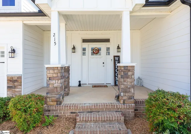 Photo 3 of Single family home for sale at 215 Daystrom Dr, Greer, SC 29651 | MLS# 1598540 | Listing updated on 2026-08-26