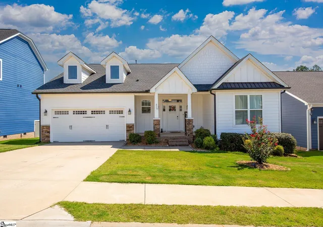 Photo 4 of Single family home for sale at 215 Daystrom Dr, Greer, SC 29651 | MLS# 1598540 | Listing updated on 2026-08-26