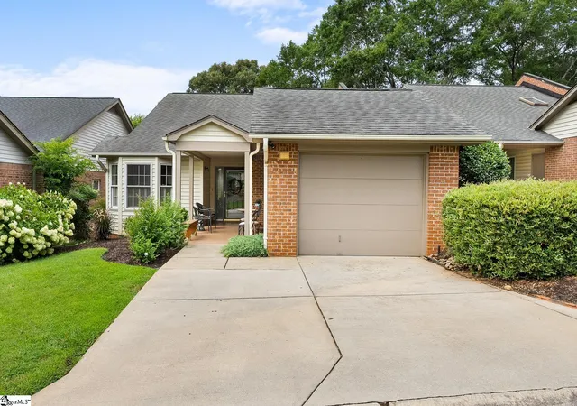 Photo 2 of Townhouse for sale at 410 Swansgate Pl, Greenville, SC 29605 | MLS# 1586010 | Listing updated on 2026-09-16