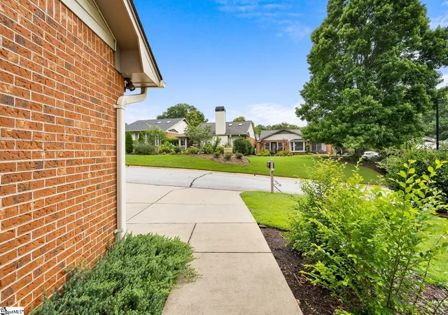 Photo 4 of Townhouse for sale at 410 Swansgate Pl, Greenville, SC 29605 | MLS# 1586010 | Listing updated on 2026-09-16