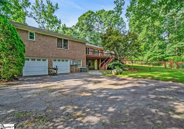 Photo 3 of Single family home for sale at 1733 Tigerville Rd, Travelers Rest, SC 29690 | MLS# 1570841 | Listing updated on 2026-10-19