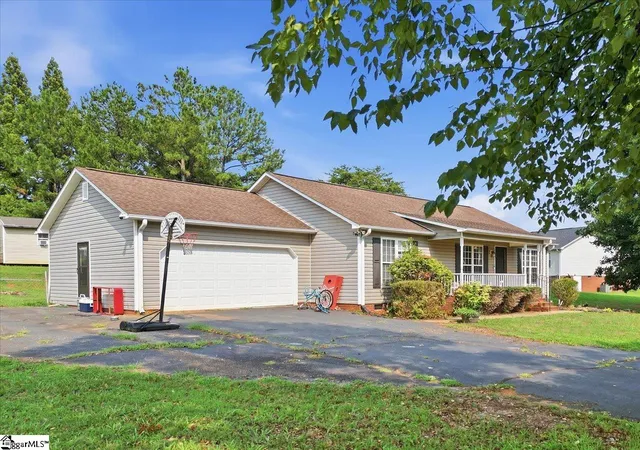 Photo 2 of Single family home for sale at 113 Beaver Creek Dr, Chesnee, SC 29323 | MLS# 1599575 | Listing updated on 2026-08-30