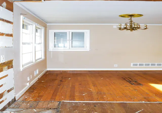 Photo 3 of Single family home for sale at 113 Brookforest Dr, Greenville, SC 29605 | MLS# 1597725 | Listing updated on 2026-08-18
