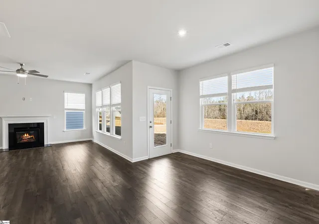 Photo 3 of Single family home for sale at 215 Poinsett Bridge Wy, Greenville, SC 29607 | MLS# 1598736 | Listing updated on 2026-09-17