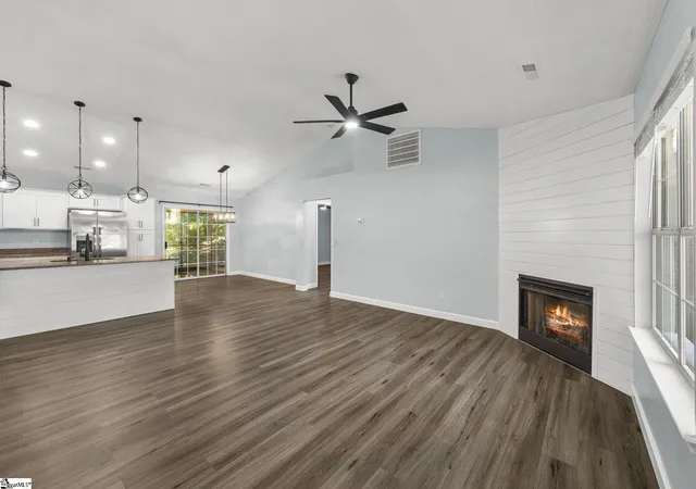 Photo 3 of Single family home for sale at 210 Abigail Ln, Greer, SC 29651 | MLS# 1601534 | Listing updated on 2026-09-02