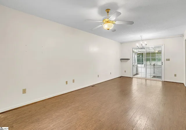 Photo 4 of Single family home for sale at 22 Venning Ct, Greenville, SC 29609 | MLS# 1595462 | Listing updated on 2026-08-22