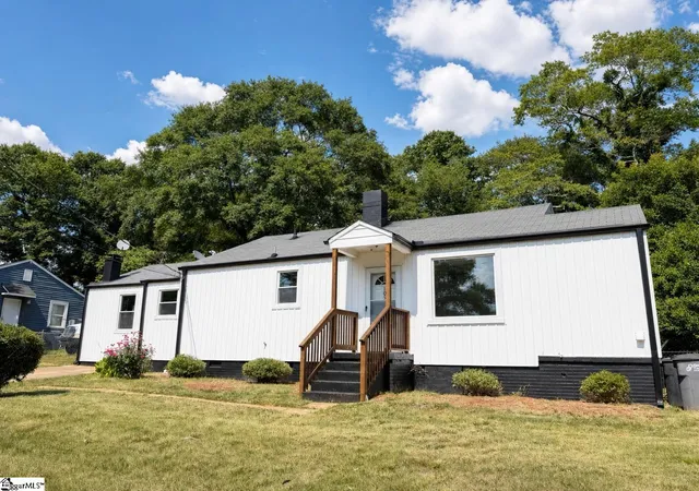 Photo 1 of Single family home for sale at 105 S Estate Dr, Greenville, SC 29605 | MLS# 1596861 | Listing updated on 2026-09-17
