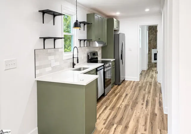 Photo 2 of Single family home for sale at 105 S Estate Dr, Greenville, SC 29605 | MLS# 1596861 | Listing updated on 2026-09-17