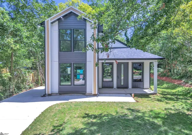 Photo 1 of Single family home for sale at 465 Tryon St, Spartanburg, SC 29301 | MLS# 1601476 | Listing updated on 2026-08-20