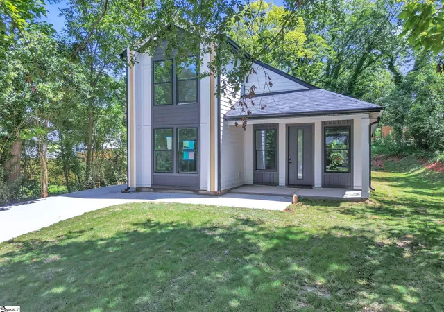 Photo 3 of Single family home for sale at 465 Tryon St, Spartanburg, SC 29301 | MLS# 1601476 | Listing updated on 2026-08-20