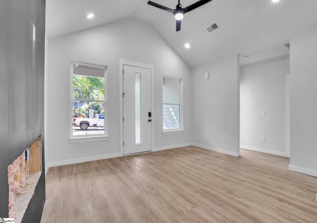 Photo 3 of Single family home for sale at 465 Tryon St, Spartanburg, SC 29301 | MLS# 1601476 | Listing updated on 2026-08-20