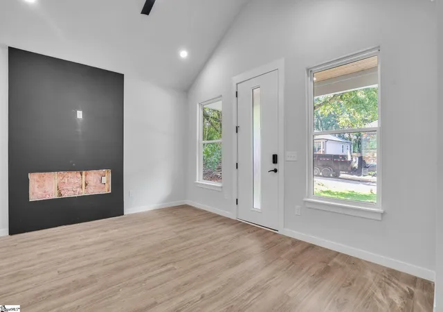 Photo 4 of Single family home for sale at 465 Tryon St, Spartanburg, SC 29301 | MLS# 1601476 | Listing updated on 2026-08-20