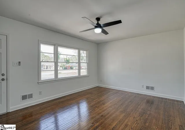 Photo 3 of Single family home for sale at 118 1st Ave, Spartanburg, SC 29302 | MLS# 1588028 | Listing updated on 2026-07-22