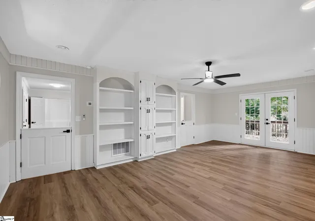 Photo 3 of Single family home for sale at 814 S Almond Dr, Simpsonville, SC 29681 | MLS# 1600442 | Listing updated on 2026-10-27