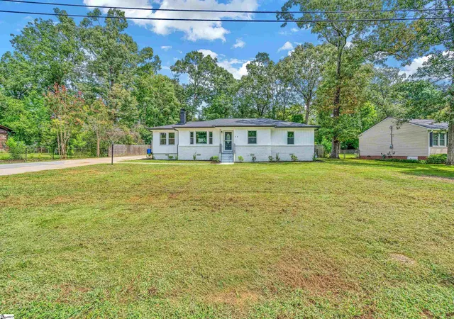 Photo 2 of Single family home for sale at 12 Brewster Dr, Taylors, SC 29687 | MLS# 1602284 | Listing updated on 2026-08-28