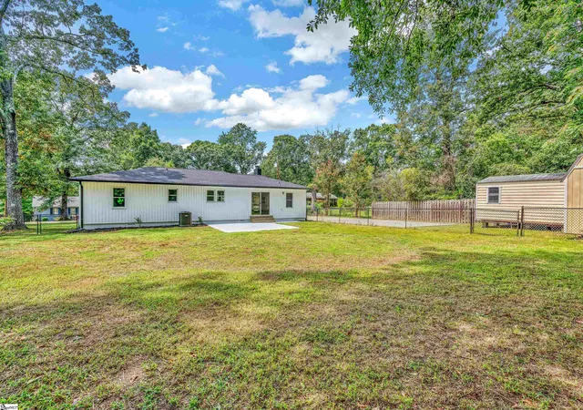 Photo 3 of Single family home for sale at 12 Brewster Dr, Taylors, SC 29687 | MLS# 1602284 | Listing updated on 2026-08-28