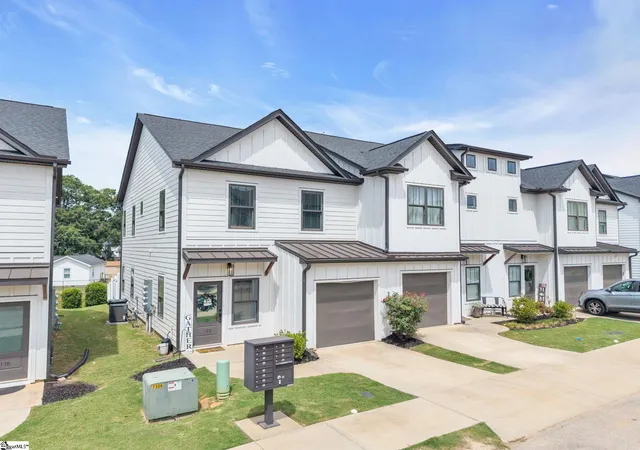 Photo 2 of Townhouse for sale at 128 Park Ave, Greer, SC 29651 | MLS# 1596041 | Listing updated on 2026-08-22