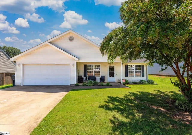 Photo 1 of Single family home for sale at 28 Picardy Dr, Greenville, SC 29605 | MLS# 1602082 | Listing updated on 2026-08-29