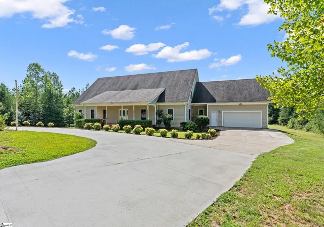 Photo 2 of Single family home for sale at 397 Lindsey Lake Rd, Travelers Rest, SC 29690 | MLS# 1602115 | Listing updated on 2026-08-27