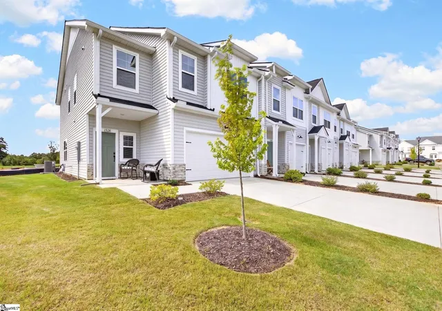 Photo 3 of Townhouse for sale at 1528 Yellowwood Ct, Woodruff, SC 29388 | MLS# 1598785 | Listing updated on 2026-10-06