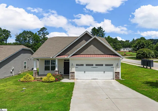 Photo 1 of Single family home for sale at 200 Everard Ln, Greer, SC 29650 | MLS# 1598405 | Listing updated on 2026-09-05