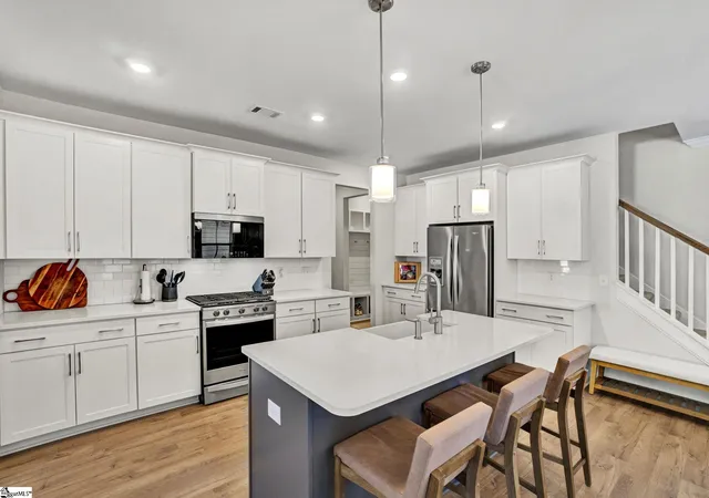 Photo 2 of Single family home for sale at 12 Gressette Pl, Simpsonville, SC 29681 | MLS# 1602202 | Listing updated on 2026-08-28