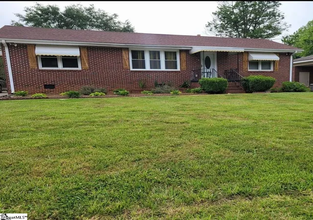 Photo 1 of Single family home for sale at 110 Knox St, Greenville, SC 29605 | MLS# 1595624 | Listing updated on 2026-09-10