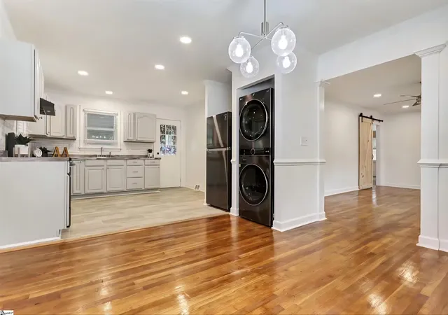 Photo 3 of Single family home for sale at 110 Knox St, Greenville, SC 29605 | MLS# 1595624 | Listing updated on 2026-09-10