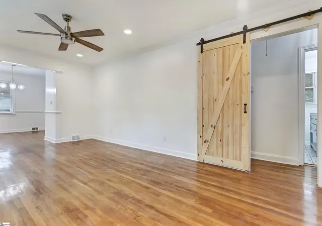 Photo 3 of Single family home for sale at 110 Knox St, Greenville, SC 29605 | MLS# 1595624 | Listing updated on 2026-09-10