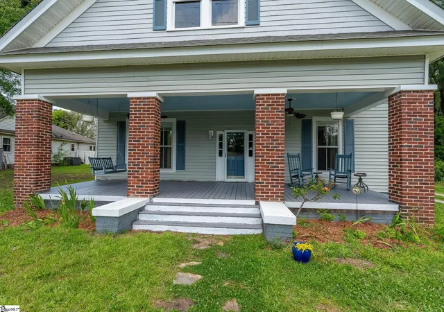 Photo 3 of Single family home for sale at 309 N Adair St, Clinton, SC 29325 | MLS# 1594420 | Listing updated on 2026-09-17