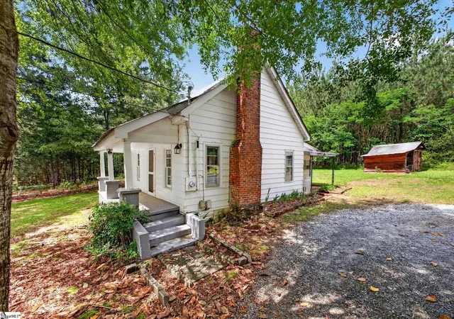 Photo 2 of Sale Pending at 1261 Camp Creek Rd, Taylors, SC 29687 | MLS# 1600770 | Listing updated on 2026-08-20