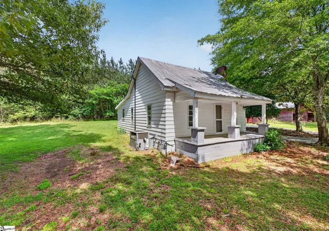 Photo 3 of Sale Pending at 1261 Camp Creek Rd, Taylors, SC 29687 | MLS# 1600770 | Listing updated on 2026-08-20