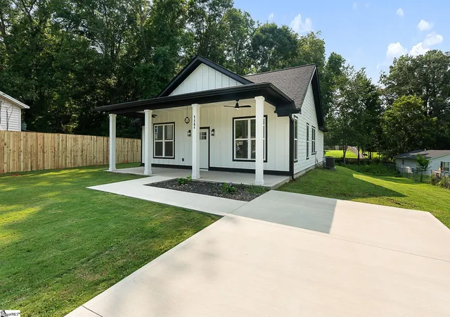 Photo 3 of Single family home for sale at 119A Woodland Dr, Fountain Inn, SC 29644 | MLS# 1599164 | Listing updated on 2026-09-30