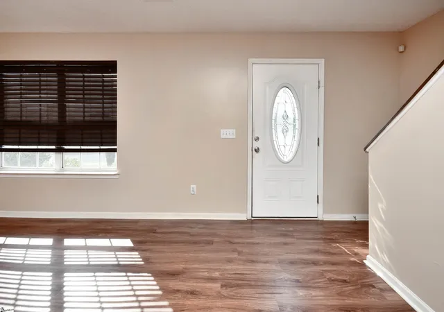 Photo 4 of Single family home for sale at 136 W Corley Ln, Spartanburg, SC 29303 | MLS# 1592624 | Listing updated on 2026-08-27