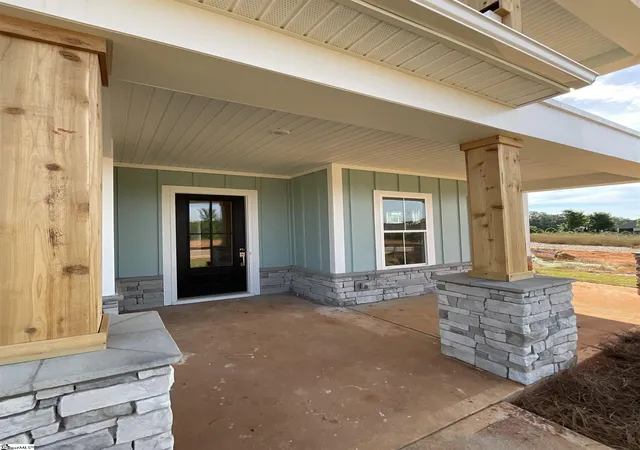 Photo 3 of Sale Pending at 604 Timber Grove Dr, Simpsonville, SC 29681 | MLS# 1585589 | Listing updated on 2026-09-27
