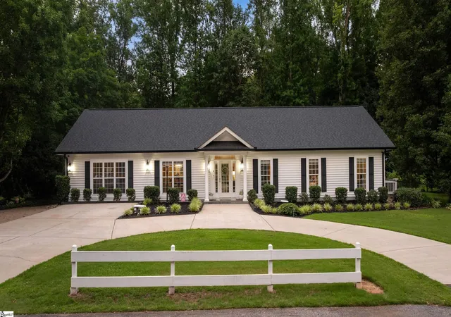 Photo 1 of Sale Pending at 2 Lotus Ct, Greenville, SC 29609 | MLS# 1595411 | Listing updated on 2026-08-25