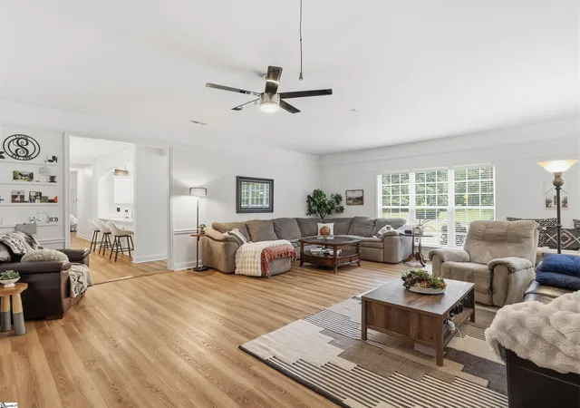 Photo 3 of Sale Pending at 2 Lotus Ct, Greenville, SC 29609 | MLS# 1595411 | Listing updated on 2026-08-25