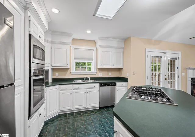 Photo 3 of Single family home for sale at 1016 Bradford Pl, Greenville, SC 29615 | MLS# 1598995 | Listing updated on 2026-09-17