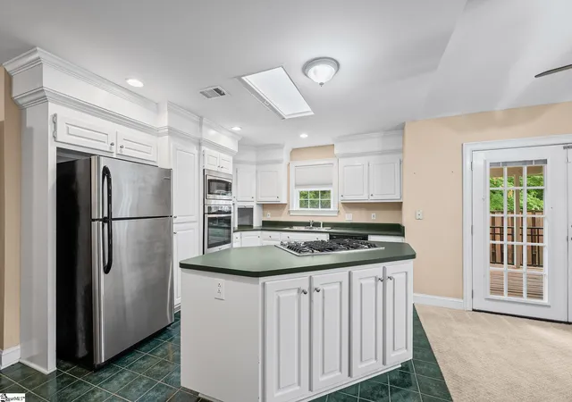 Photo 3 of Single family home for sale at 1016 Bradford Pl, Greenville, SC 29615 | MLS# 1598995 | Listing updated on 2026-09-17