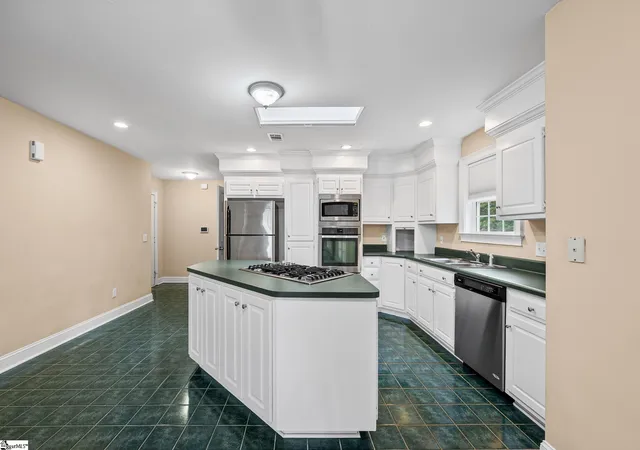 Photo 4 of Single family home for sale at 1016 Bradford Pl, Greenville, SC 29615 | MLS# 1598995 | Listing updated on 2026-09-17