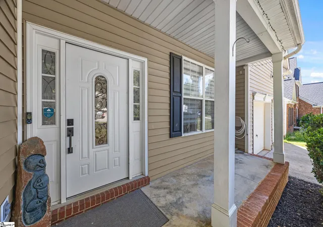 Photo 3 of Single family home for sale at 117 Waterton Wy, Simpsonville, SC 29680 | MLS# 1602057 | Listing updated on 2026-08-27
