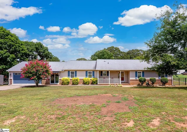 Homes for sale in Pelzer, SC | 208 Pineview Dr, Pelzer, SC 29669 | MLS# 1597537