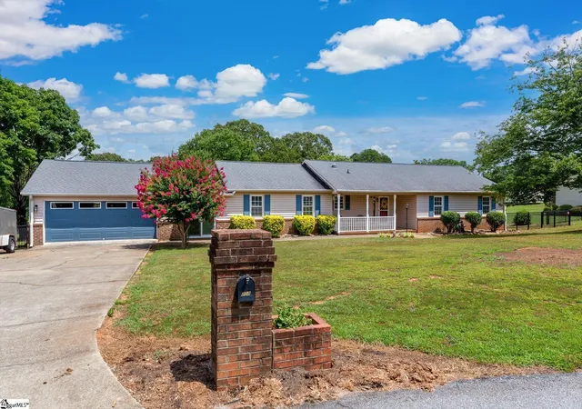 Homes for sale in Pelzer, SC | 208 Pineview Dr, Pelzer, SC 29669 | MLS# 1597537