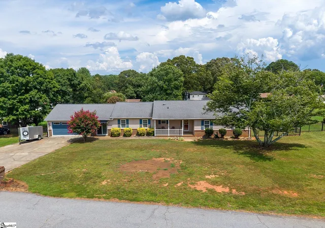 Homes for sale in Pelzer, SC | 208 Pineview Dr, Pelzer, SC 29669 | MLS# 1597537