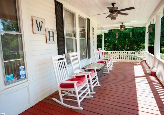 Photo 2 of Single family home for sale at 695 Main St, Wellford, SC 29385 | MLS# 1602103 | Listing updated on 2026-08-27