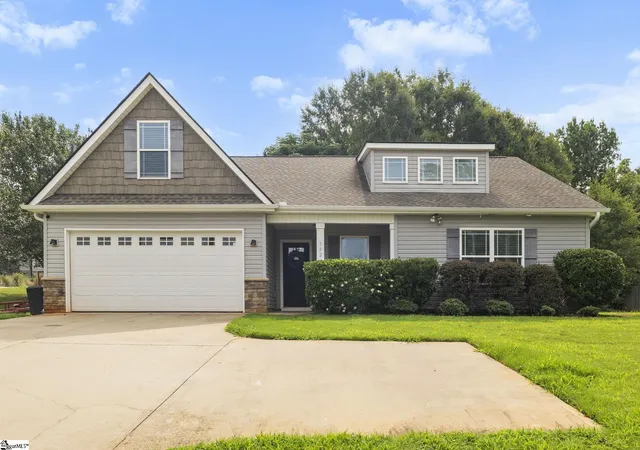 Single family home for sale at 592 Hammett Store Rd, Lyman, SC 29365 | MLS# 1599054