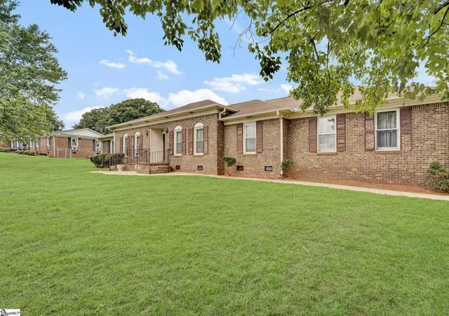 Photo 2 of Sale Pending at 511 Jacobs Rd, Greenville, SC 29605 | MLS# 1600365 | Listing updated on 2026-09-01