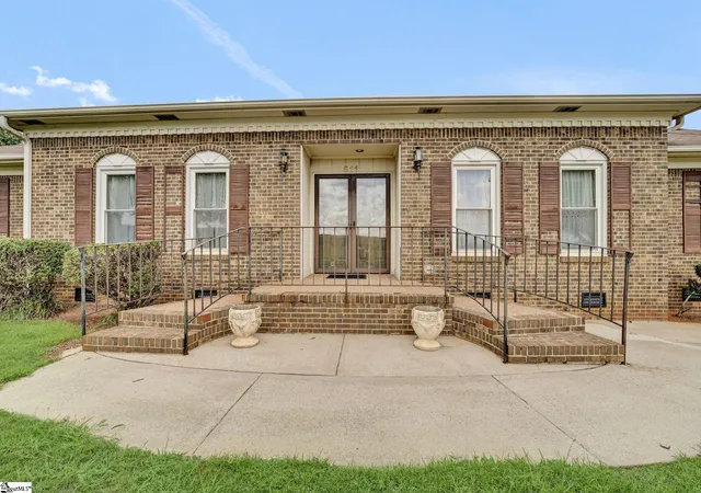 Photo 3 of Sale Pending at 511 Jacobs Rd, Greenville, SC 29605 | MLS# 1600365 | Listing updated on 2026-09-01