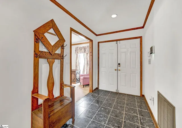 Photo 4 of Sale Pending at 511 Jacobs Rd, Greenville, SC 29605 | MLS# 1600365 | Listing updated on 2026-09-01