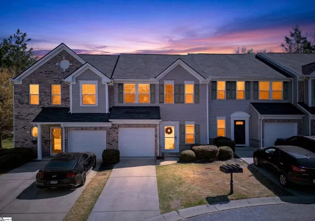 Photo 2 of Townhouse for sale at 475 Woodbark Ct, Mauldin, SC 29662 | MLS# 1585835 | Listing updated on 2026-08-18